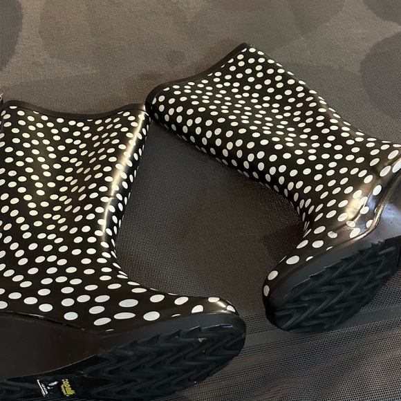 Capelli of New York Adorable Black and White Polka Dot Rain Boots - Size 8 GUC - Picture 10 of 13